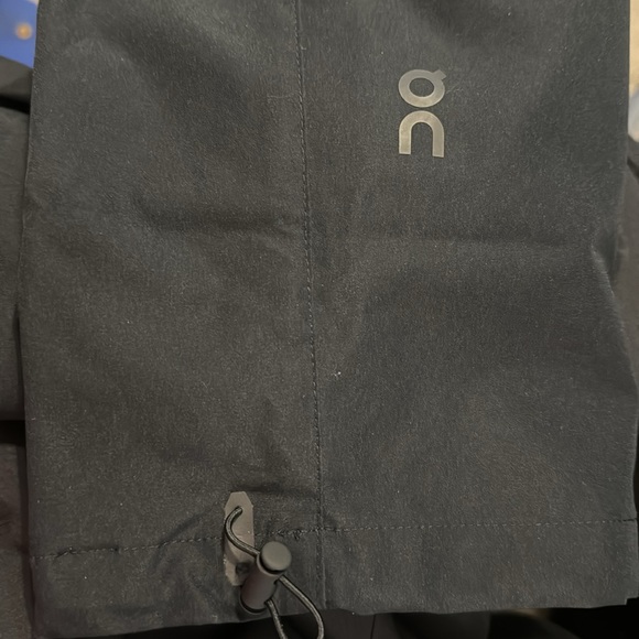 BNWT On Running Explorer Waterproof Hiking Cargo Pants SZ M - Picture 8 of 9